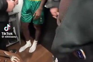 現場抓奸！喀麥隆國腳恩加馬勒烏出軌被女友發現并當面對質！